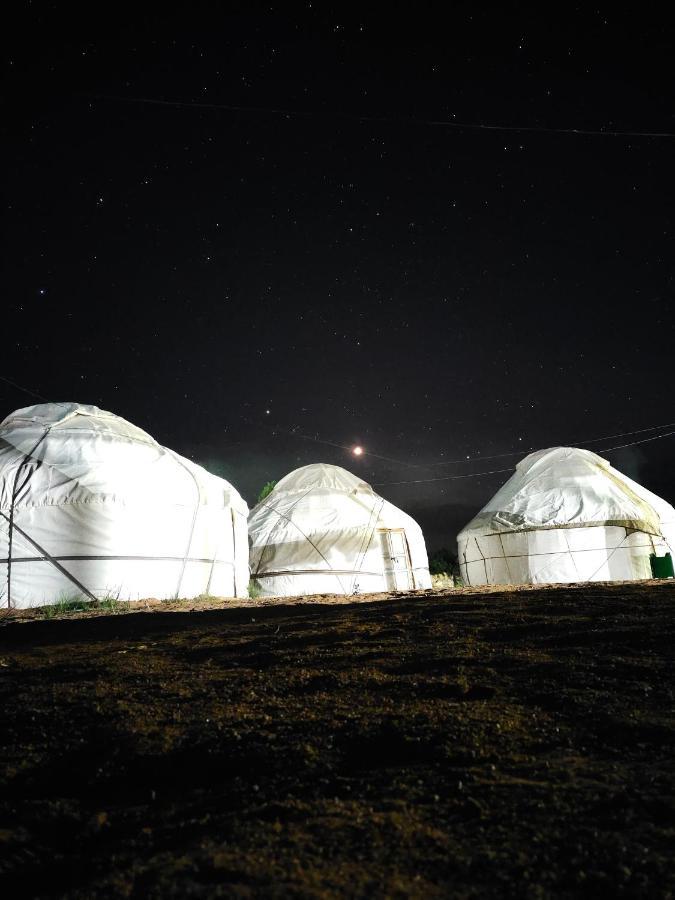 Guest House And Yurt Camp "Ailuu" Tong Экстерьер фото