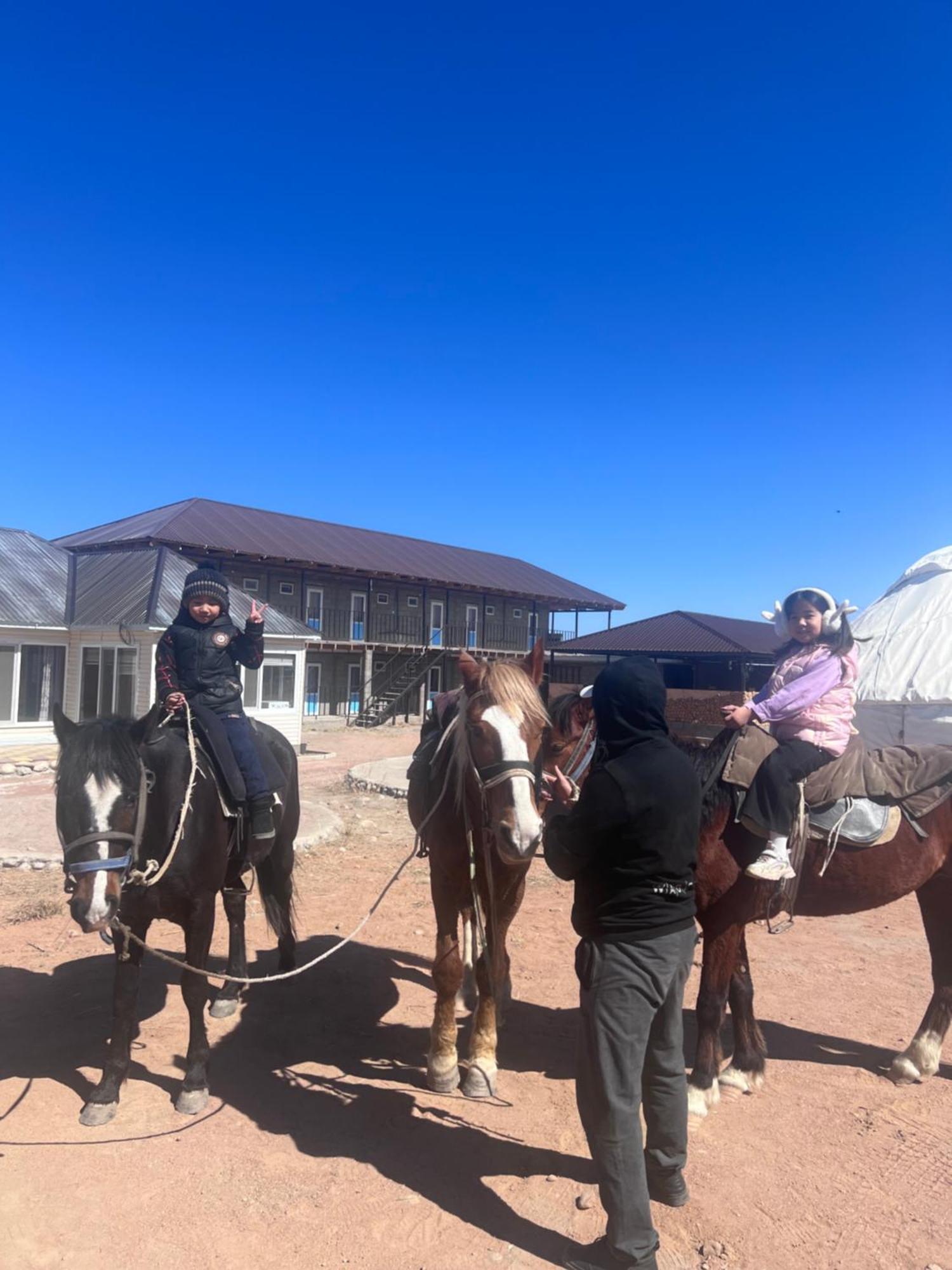 Guest House And Yurt Camp "Ailuu" Tong Экстерьер фото